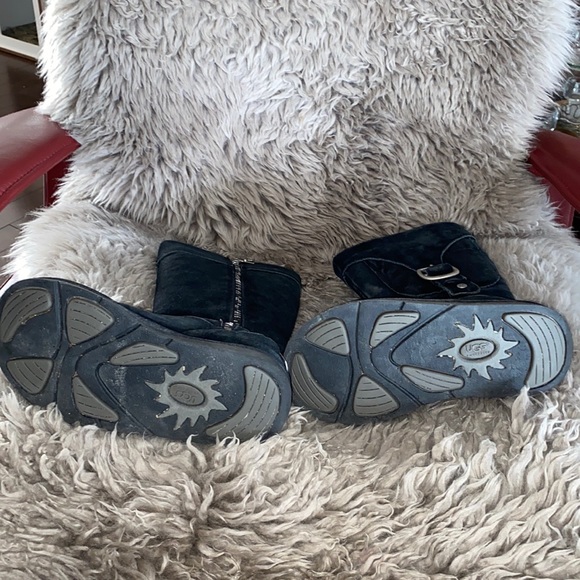 UGG Retro Cargo Pocket Boot in Black Suede - Picture 3 of 12